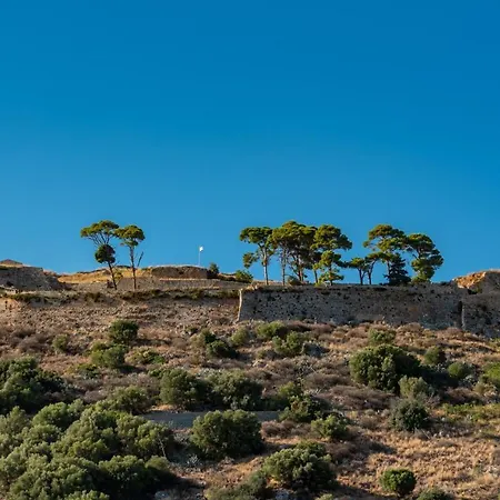 Ionis ホテル Troïanáta