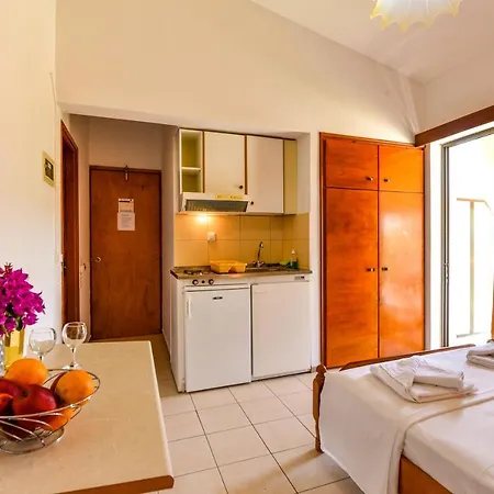 ホテル Ionis Troïanáta