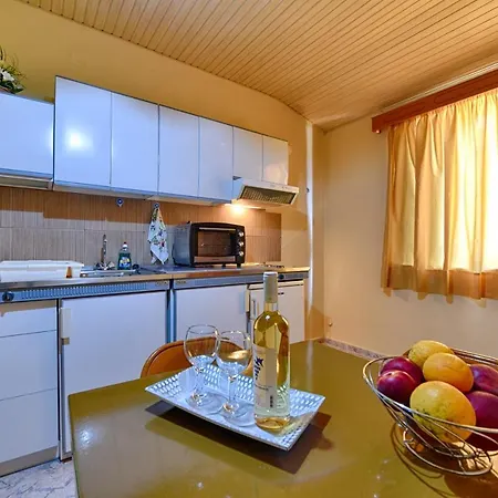 Ionis ホテル Troïanáta