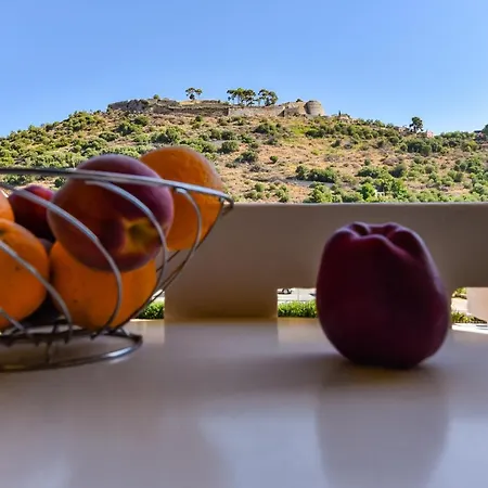 Ionis 2* Troïanáta