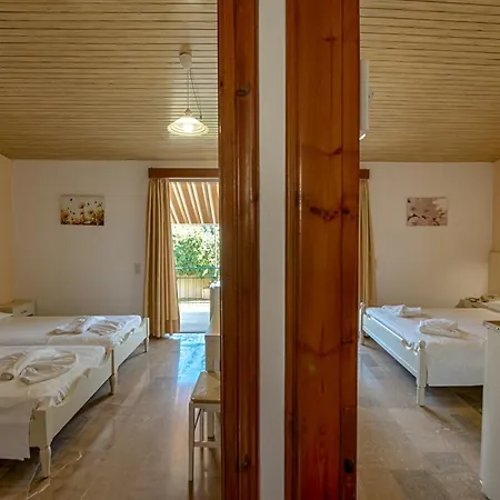Ionis Hotel 2*