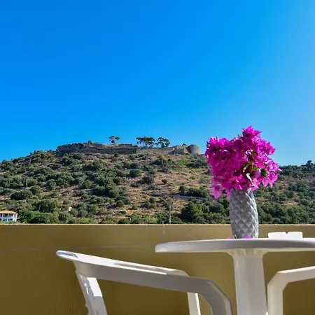 Ionis Hotel 2*